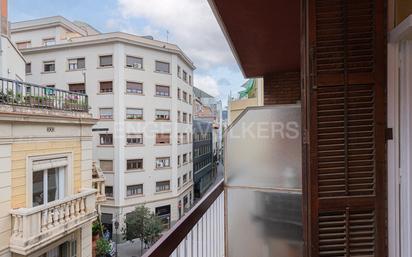 Vista exterior de Apartament en venda en  Barcelona Capital amb Terrassa