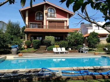 Casa con balcón en venta en Suances