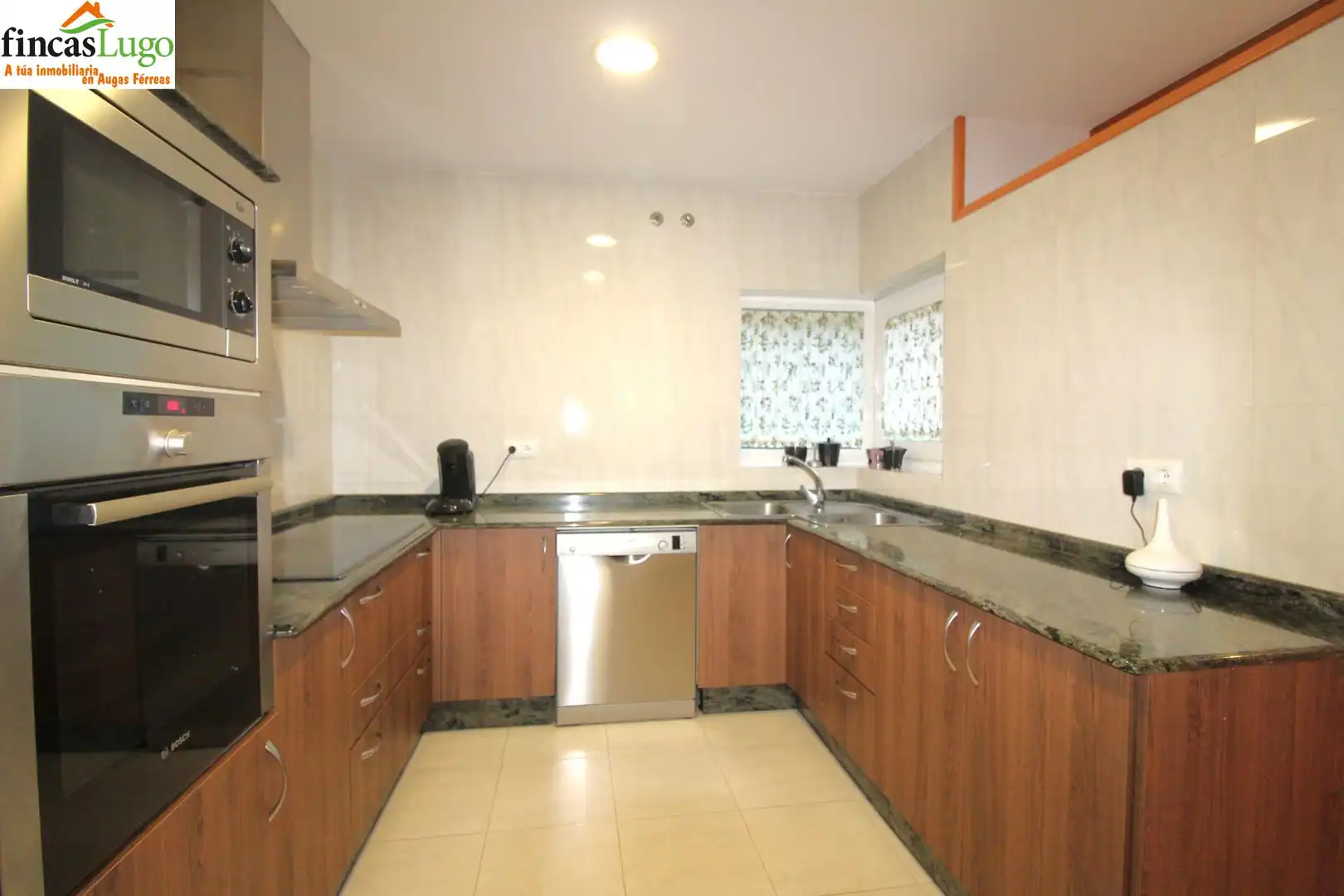 Cocina de Casa o chalet en venta en Guntín con Calefacción, Jardín privado y Terraza