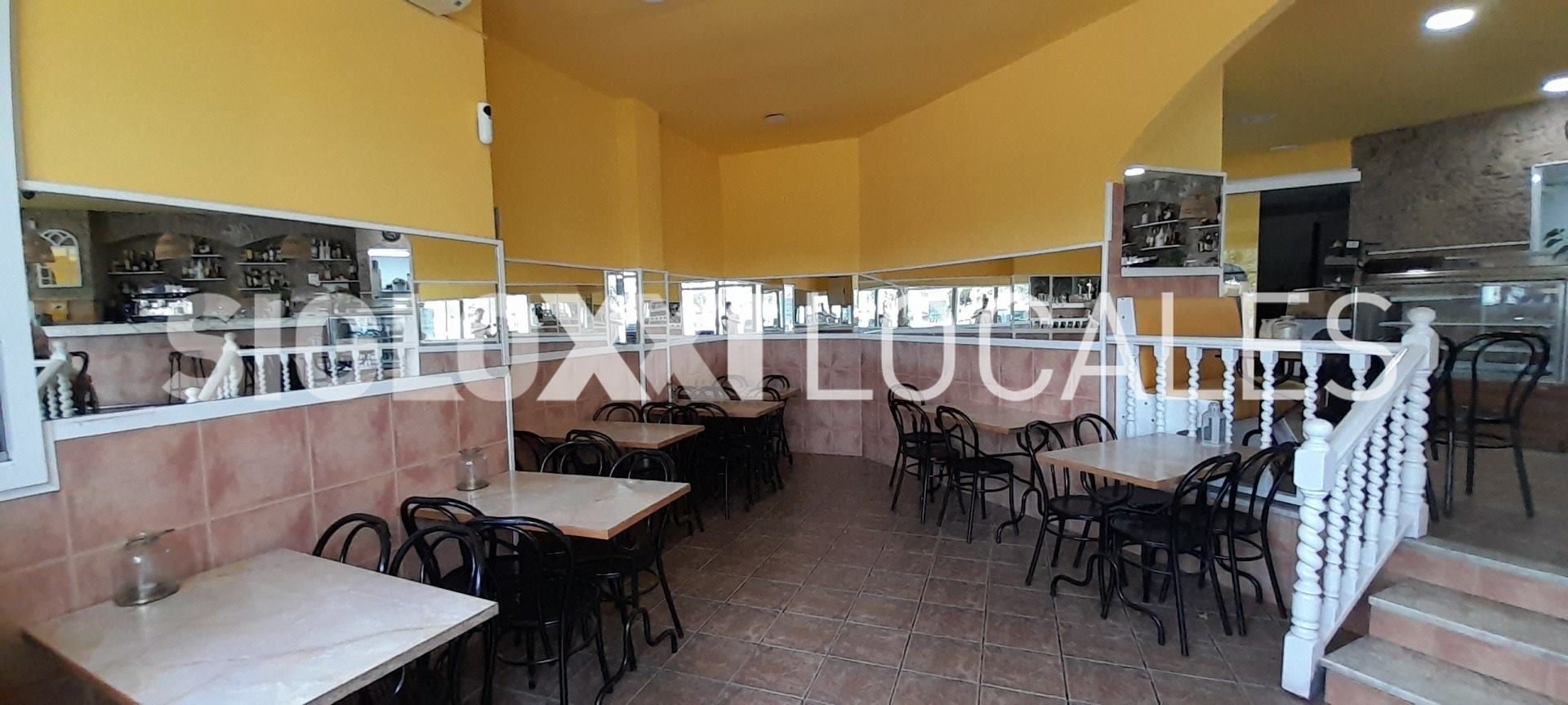 Premises to transfer in Badalona  with Air Conditioner