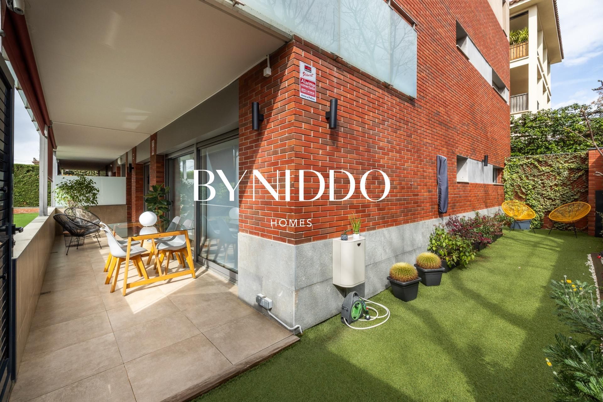 Exterior view of Planta baja for sale in Sant Cugat del Vallès  with Air Conditioner, Heating and Private garden
