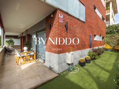 Vista exterior de Planta baixa en venda en Sant Cugat del Vallès amb Aire condicionat, Calefacció i Jardí privat