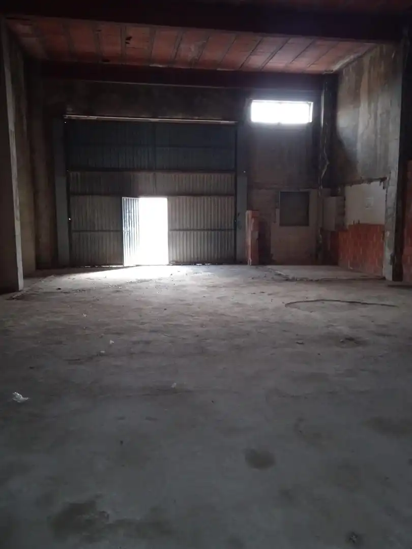 Nau industrial de lloguer a Núcleo Urbano