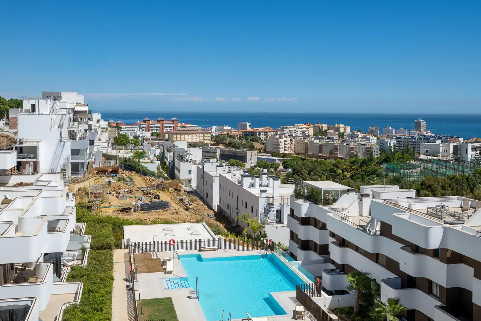 Vista exterior de Ático en venta en Estepona con Aire acondicionado, Terraza y Piscina