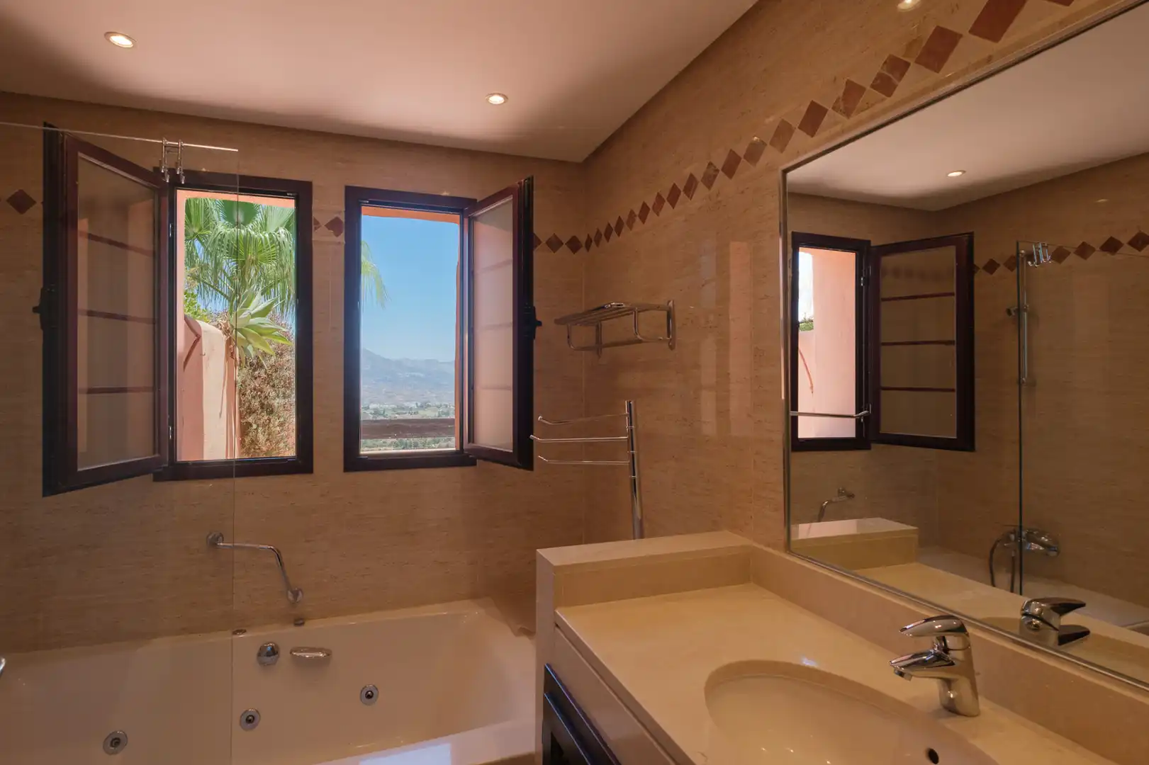 Baño de Ático en venta en Málaga con Aire acondicionado, Terraza y Amueblado