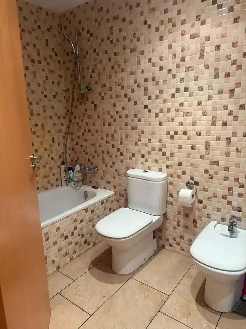 Bany de Pis en venda en Alcarràs amb Aire condicionat, Piscina i Balcó
