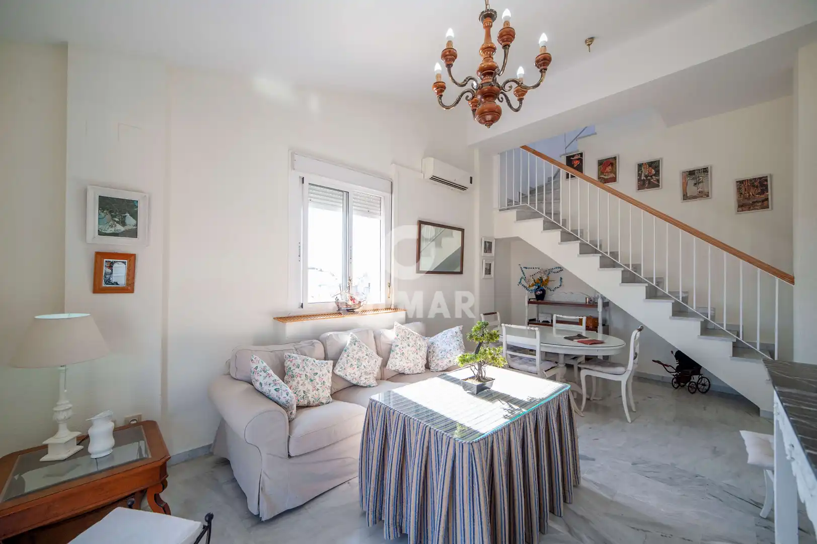 Sala d'estar de Dúplex de lloguer en  Sevilla Capital amb Calefacció i Moblat