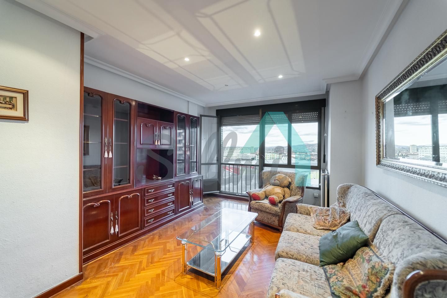 Living room of Flat for sale in Oviedo   with Heating, Parquet flooring and Storage room