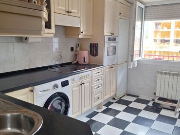 Appartamento con balcone in vendita a Bazkardo Plaza