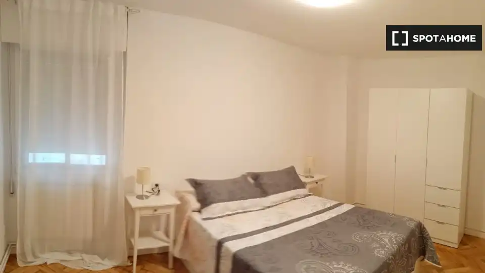 Room in Plaza Industria