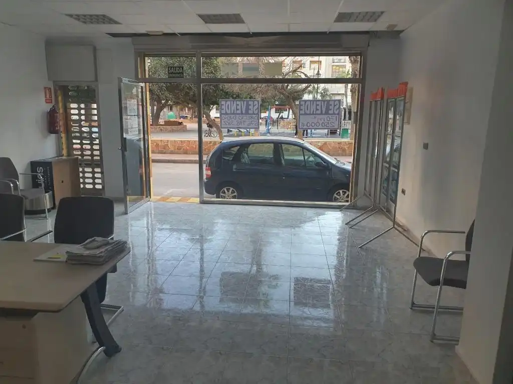 Gewerbefläche zum Verkauf in Calle Capitán García Gea, imagen 3