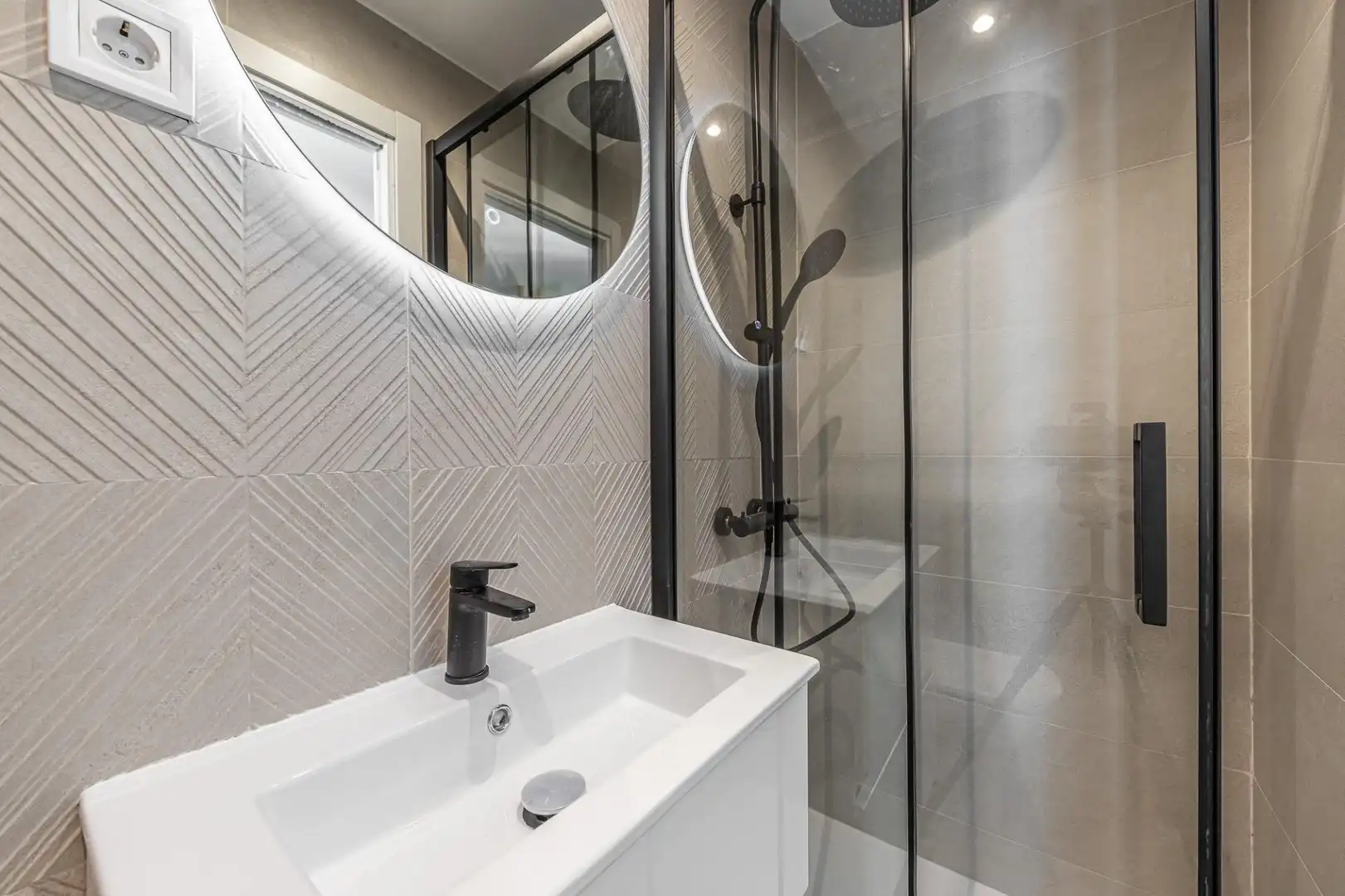 Badezimmer von Wohnung zum Verkauf in Madrid mit Klimaanlage, Heizung und Möbliert