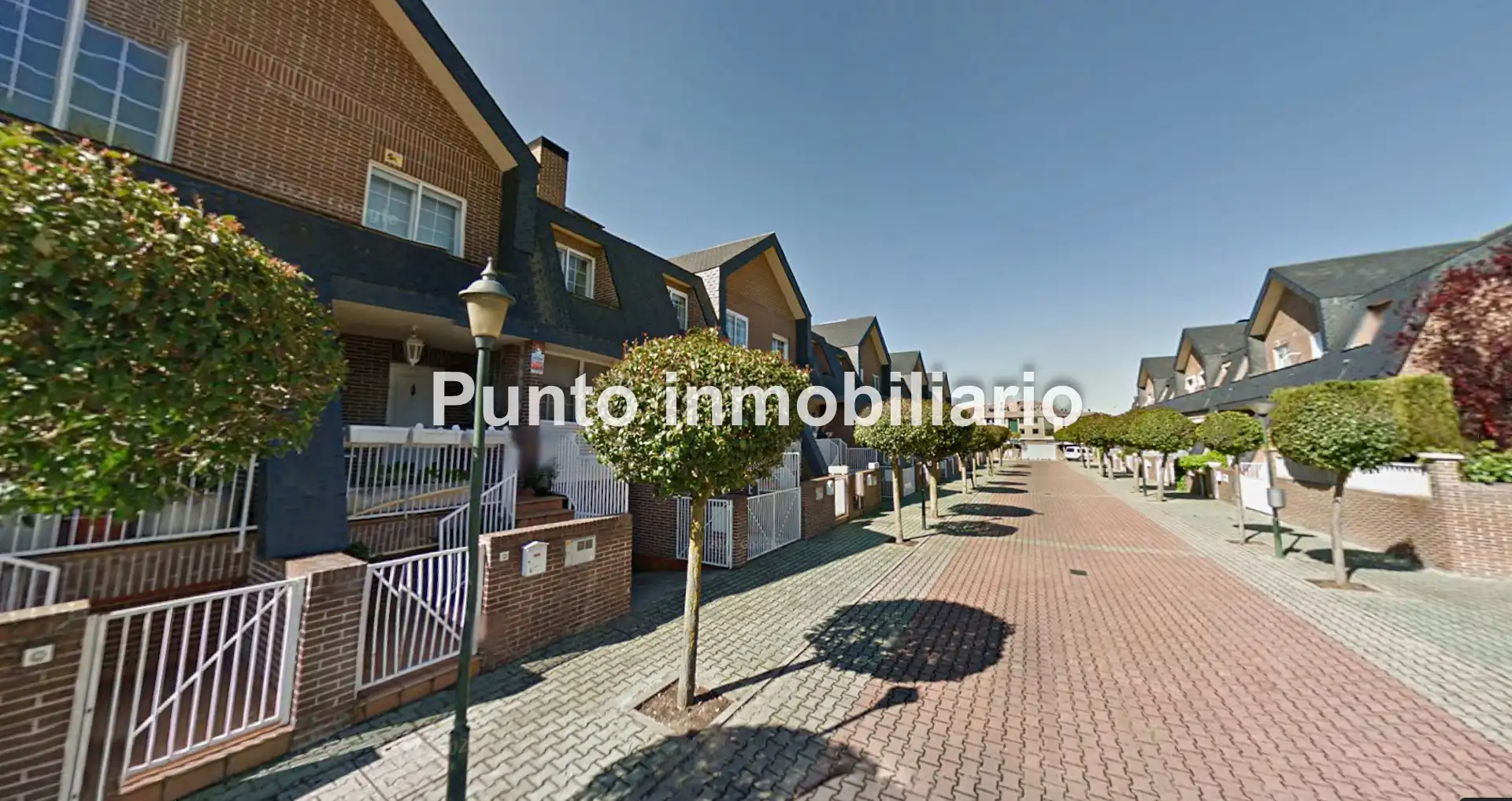 Vista exterior de Casa adosada en venda en Valladolid amb Calefacció, Jardí privat i Parquet
