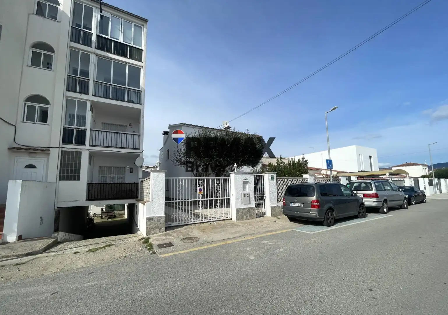 Parking de Piso en venta en Empuriabrava con Amueblado y Balcón