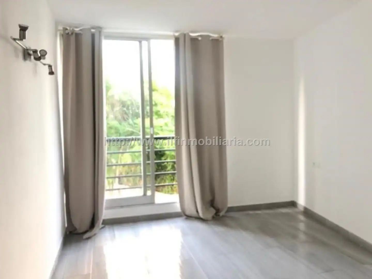 Habitación de Piso en venta en  Palma de Mallorca con TV y Balcón