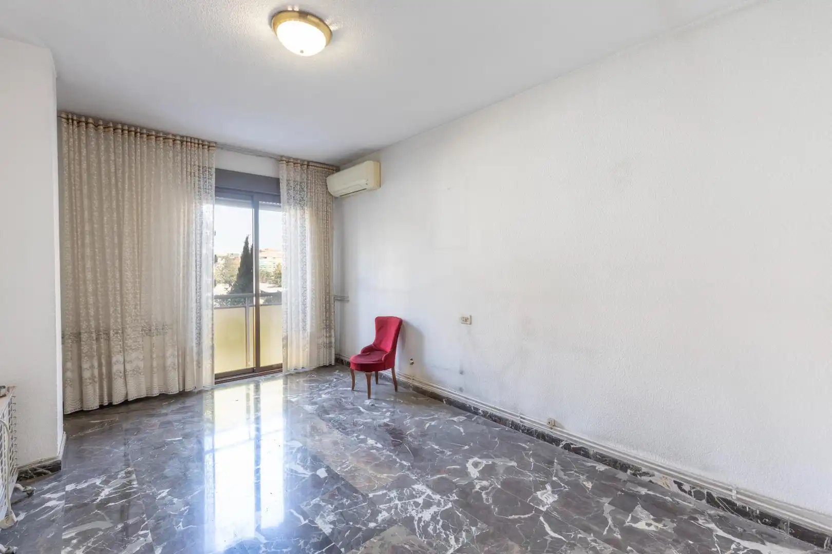 Bedroom of Flat for sale in Granada  with Air Conditioner, Terrace and Balcony