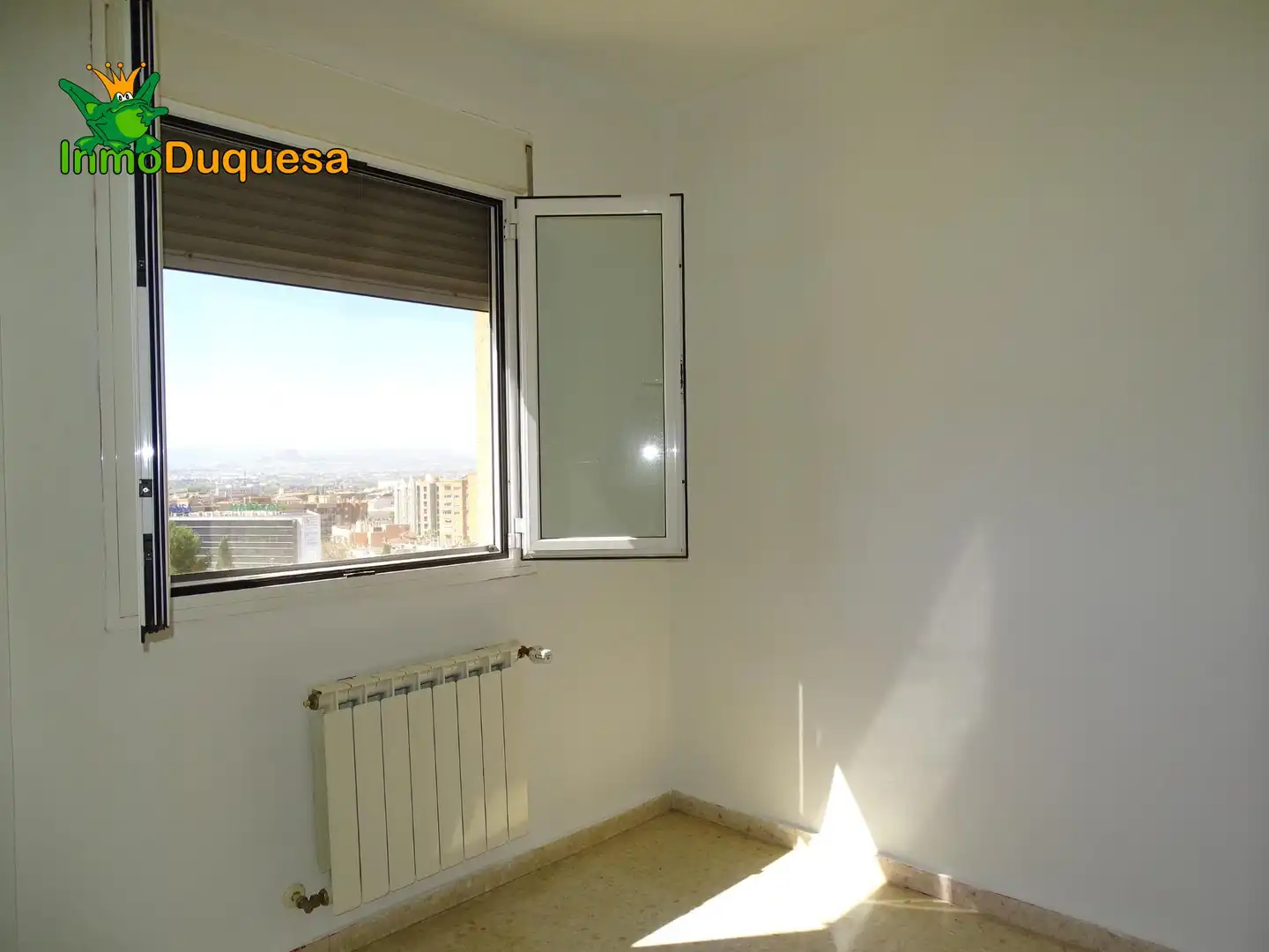 Bedroom of Flat for sale in Granada  with Air Conditioner, Heating and Storage room