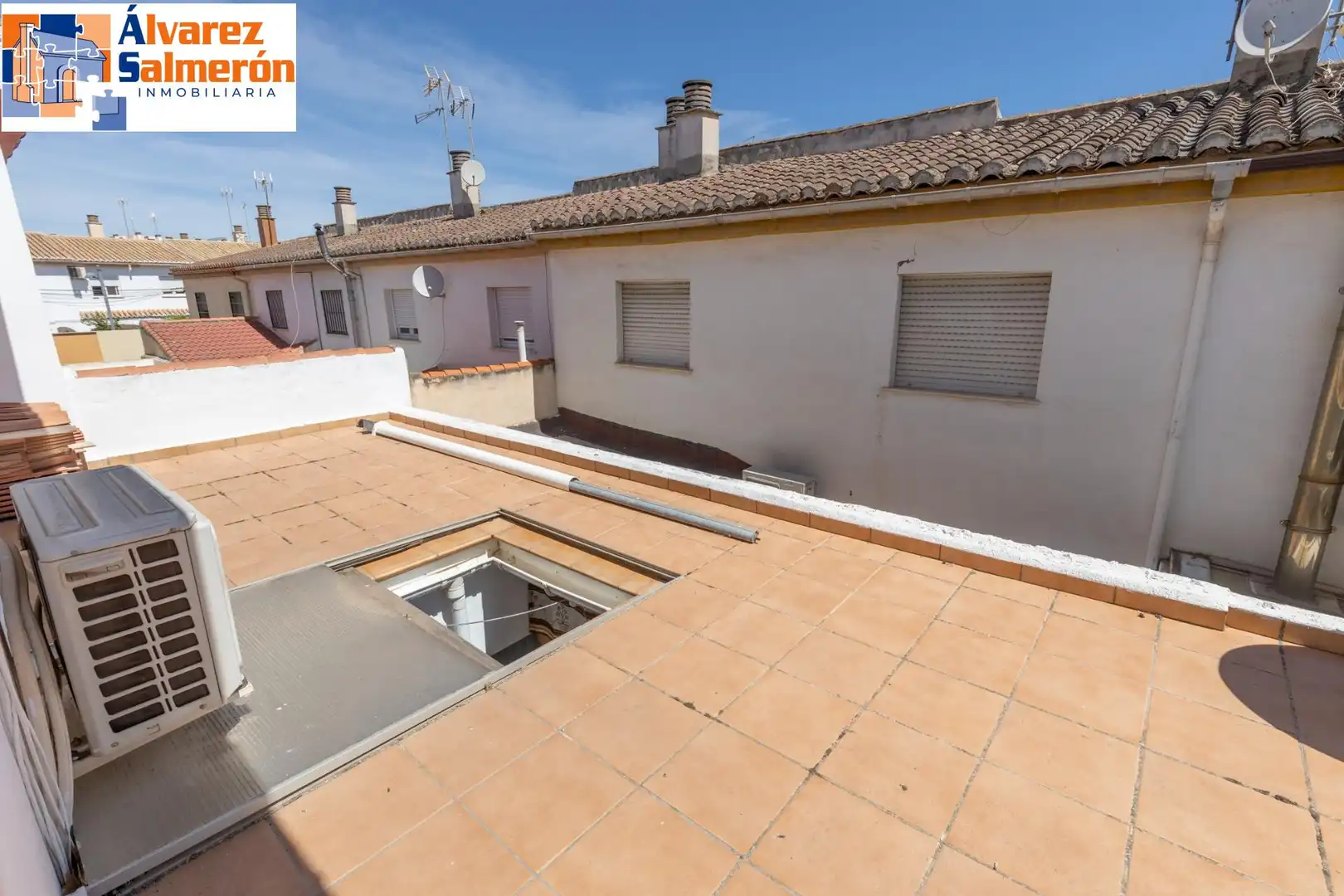 Vista exterior de Casa adosada en venda en Armilla amb Calefacció i Traster