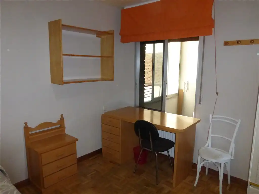 Habitación de Piso de alquiler en  Pamplona / Iruña con Calefacción y Amueblado