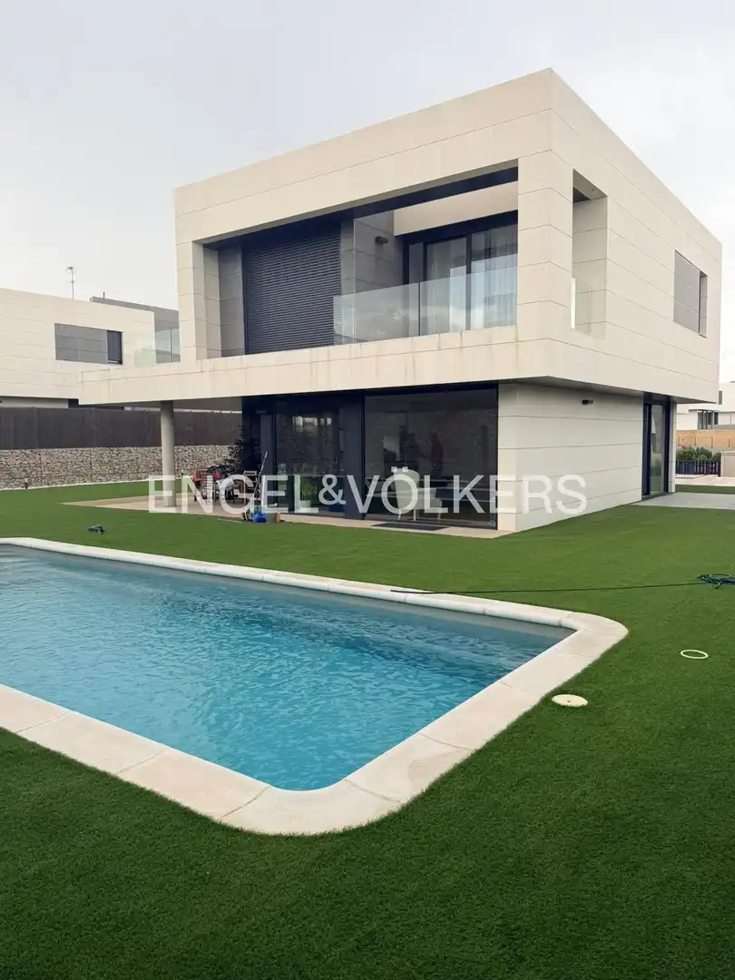 Piscina de Casa o chalet de alquiler en Majadahonda con Aire acondicionado, Calefacción y Jardín privado