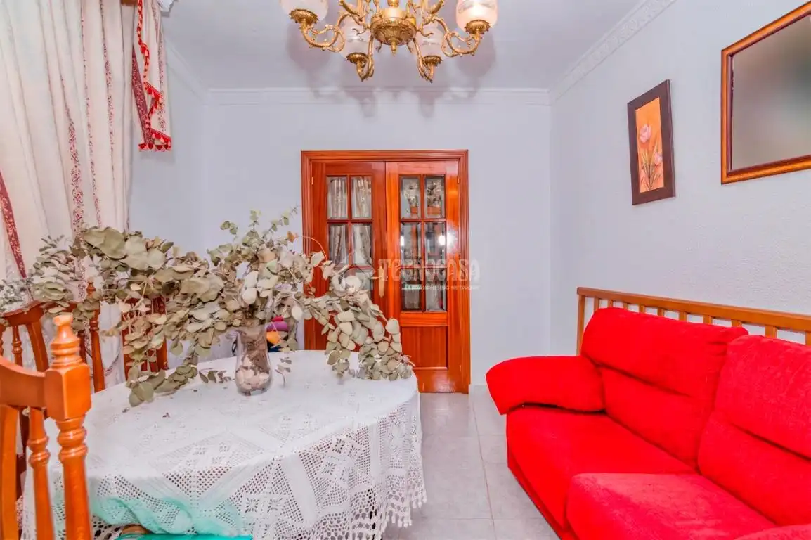 Sala d'estar de Casa adosada en venda en Loja amb Aire condicionat, Terrassa i Traster