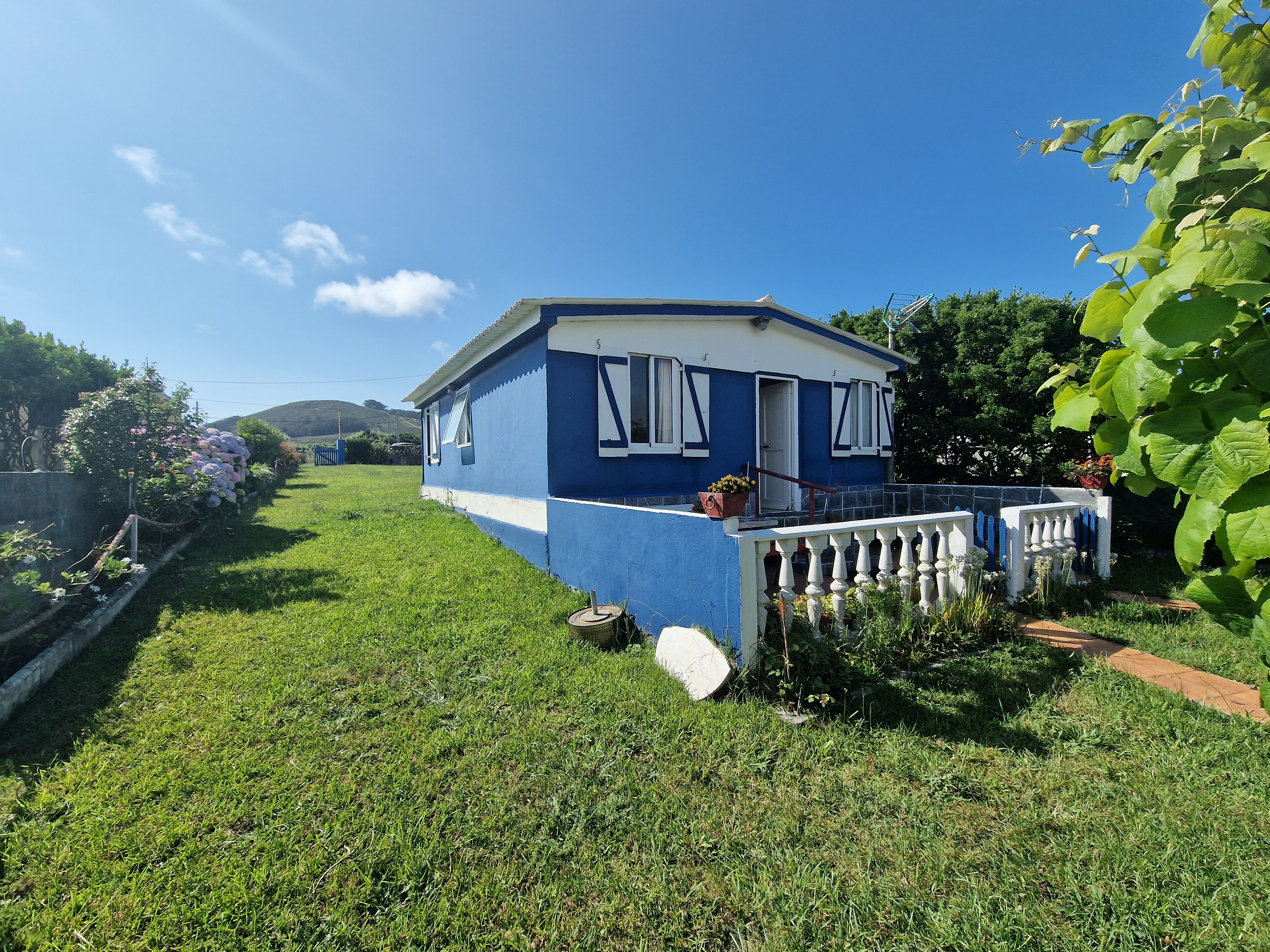 Vista exterior de Casa o xalet en venda en Ferrol amb Jardí privat, Terrassa i Moblat