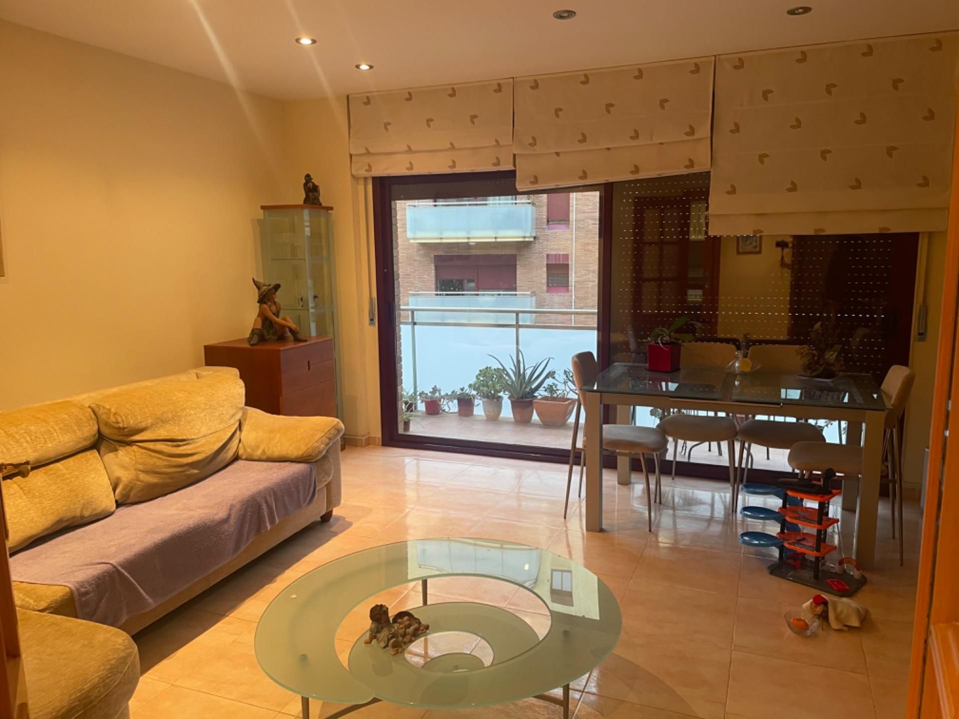 Sala d'estar de Pis en venda en El Vendrell amb Calefacció, Moblat i Balcó