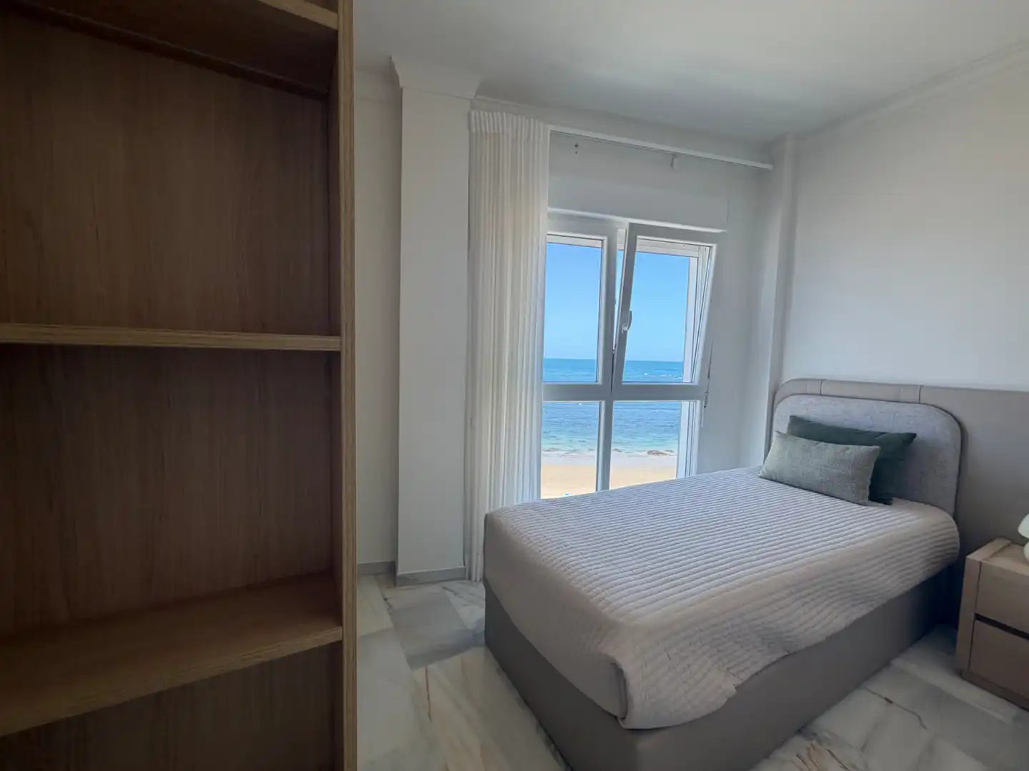 Bedroom of Flat for rent in Cádiz  with Air Conditioner, Terrace and Storage room