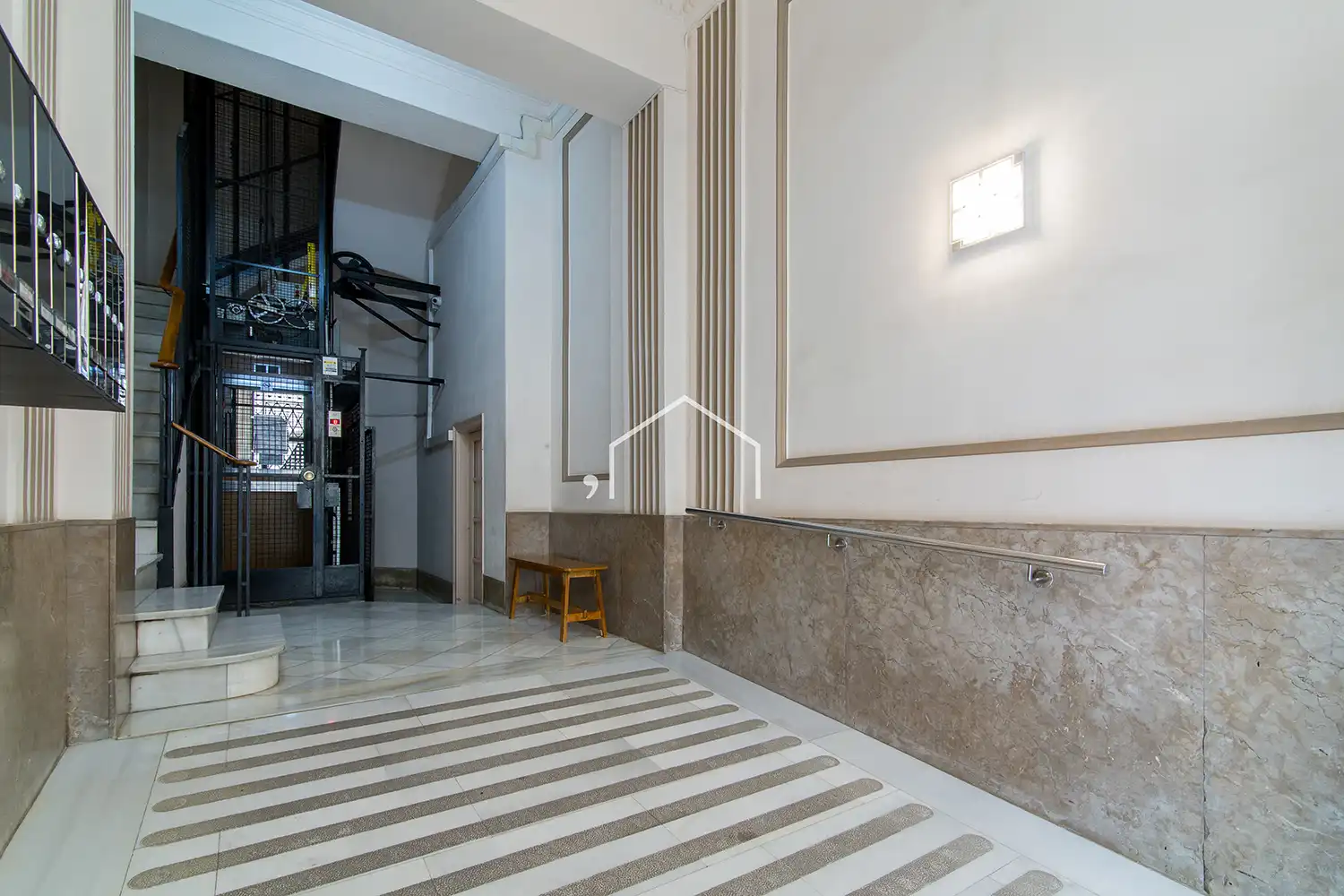 Wohnung zum Verkauf in Barcelona mit Heizung, Parkett und Ofen