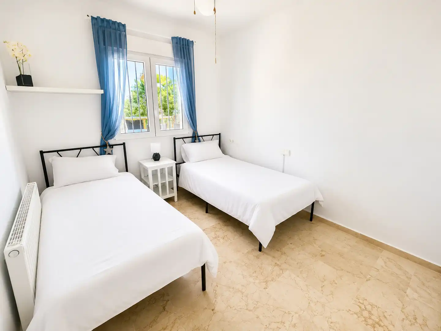 Dormitori de Casa o xalet en venda en Orihuela amb Aire condicionat, Calefacció i Jardí privat