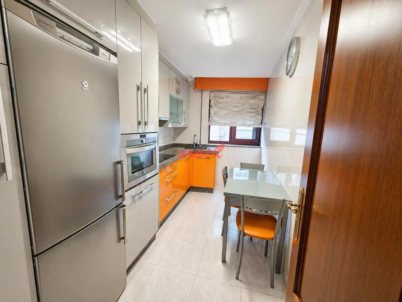 Cuina de Apartament de lloguer en Ourense Capital  amb Calefacció, Traster i Moblat