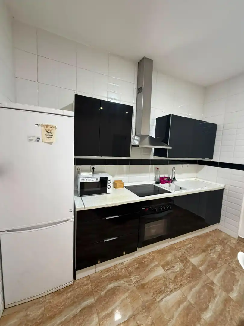 Cocina de Planta baja de alquiler en Alicante / Alacant con Aire acondicionado, Calefacción y Amueblado