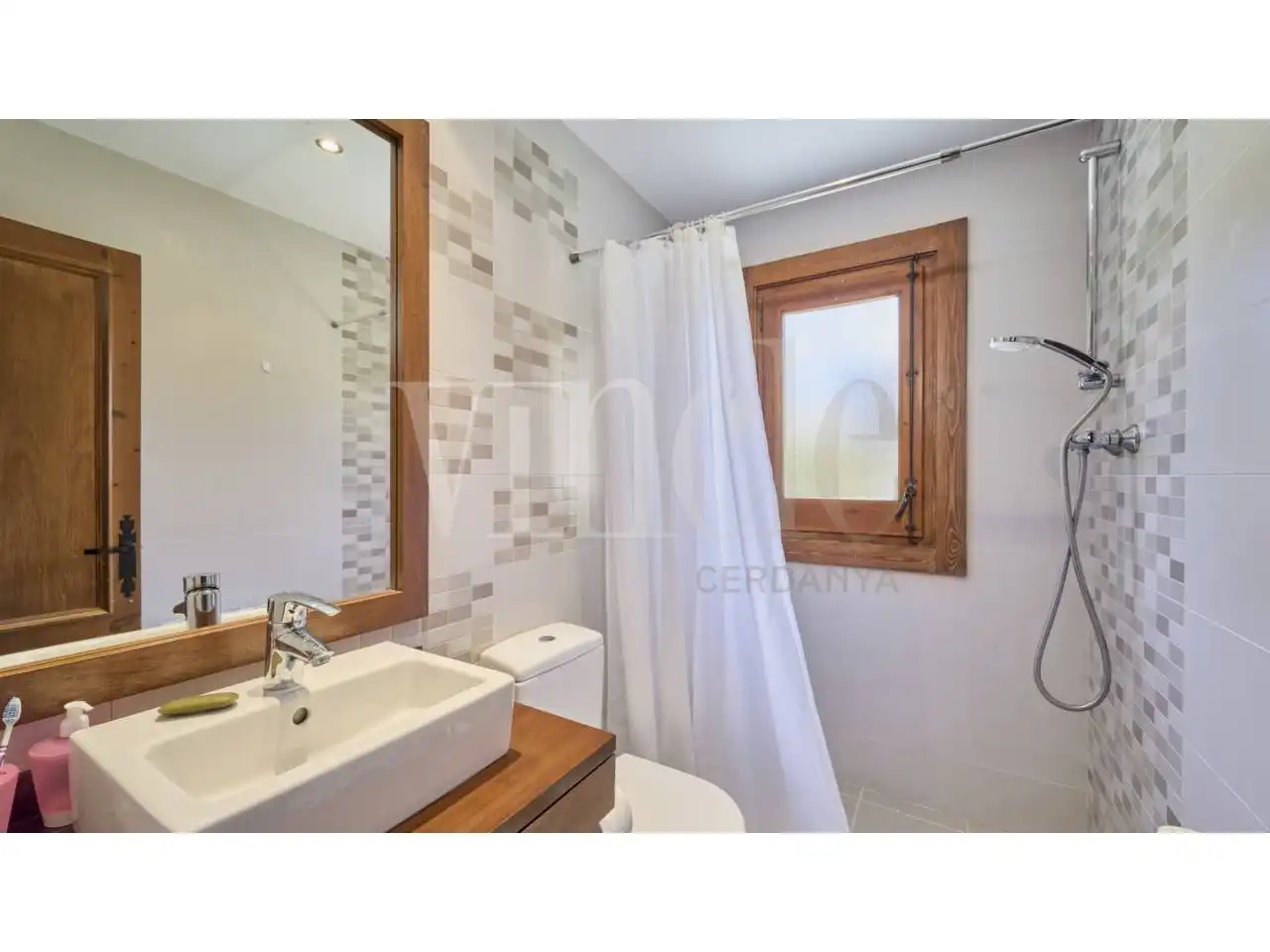 Houses for rent in Calle ESCOMELLES, Fontanals de Cerdanya