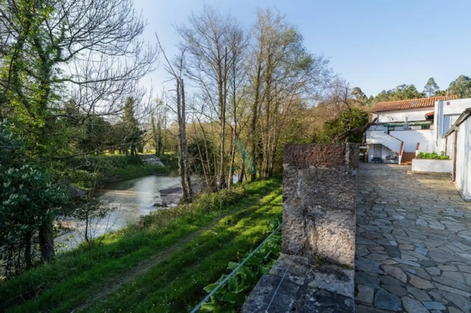 Vista exterior de Casa o xalet en venda en Llanes amb Jardí privat, Terrassa i Piscina
