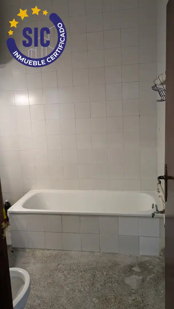 Bathroom of Commercial properties for sale in Benetússer