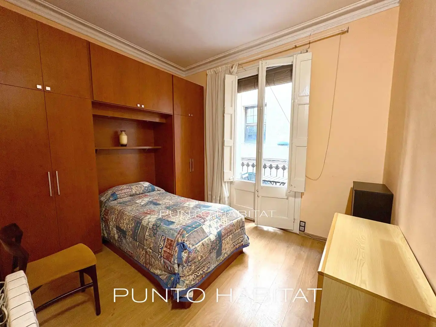 Bedroom of Flat for sale in Barcelona  with Air Conditioner, Heating and Parquet flooring