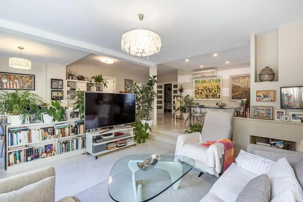 Living room of Flat for sale in Granada  with Air Conditioner, Heating and Storage room