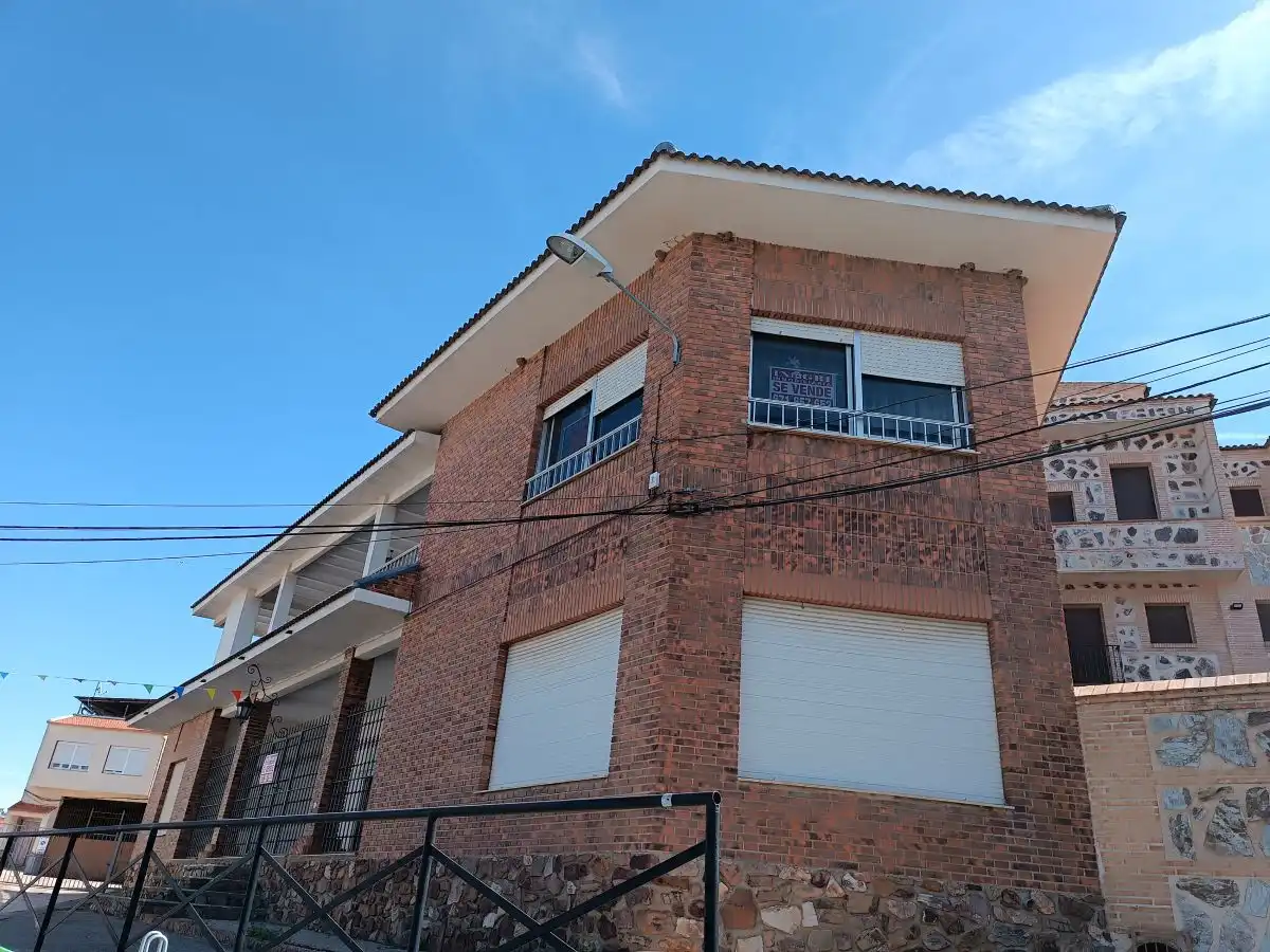 Vista exterior de Casa adosada en venta en Urda con Calefacción, Terraza y Trastero