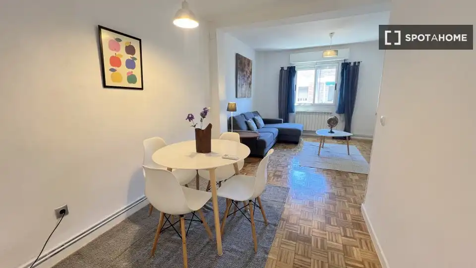 Living room of Flat for rent in Madrid  with Air Conditioner, Heating and Furnished