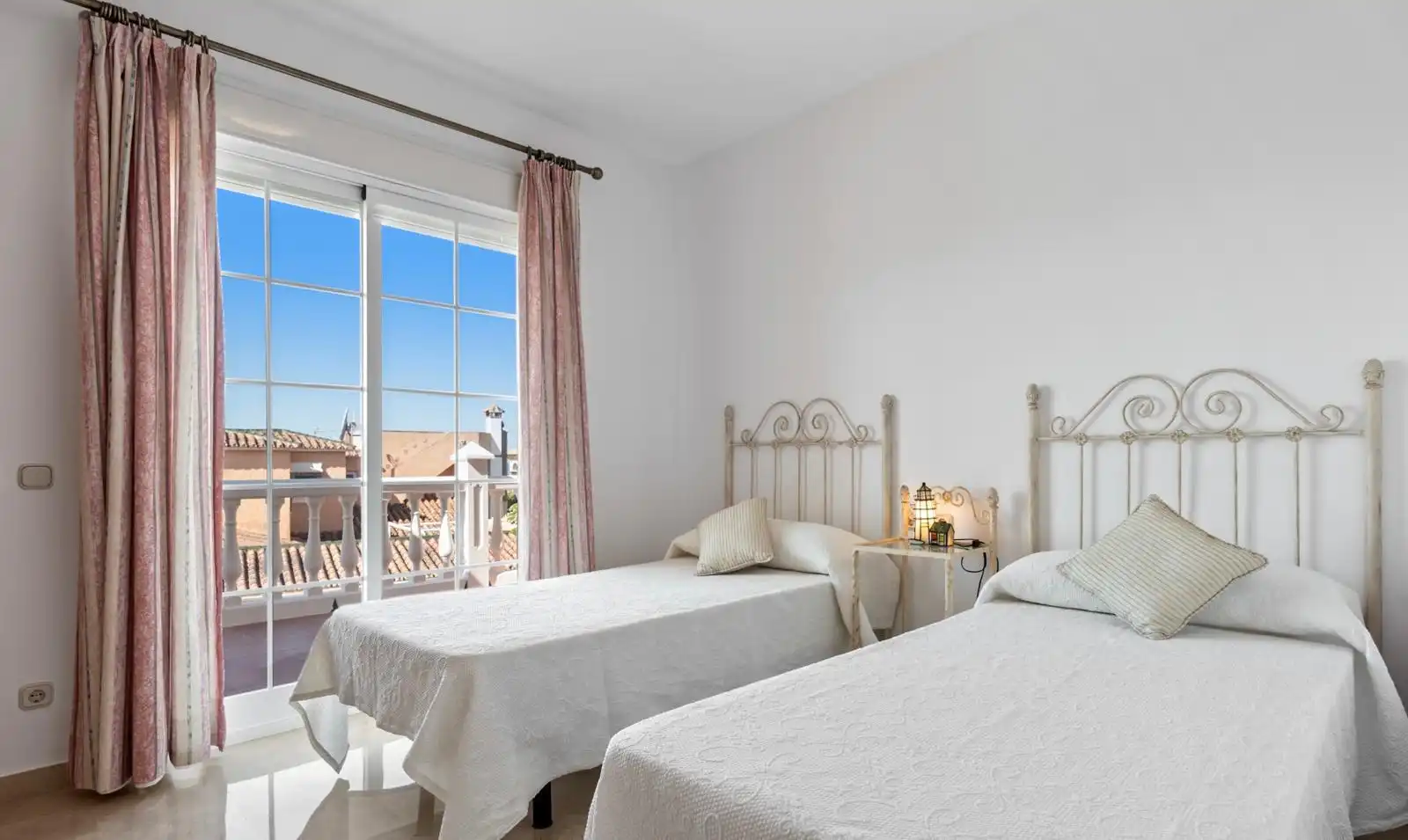 Bedroom of Houses for sale in Marbella  with Air Conditioner, Heating and Terrace