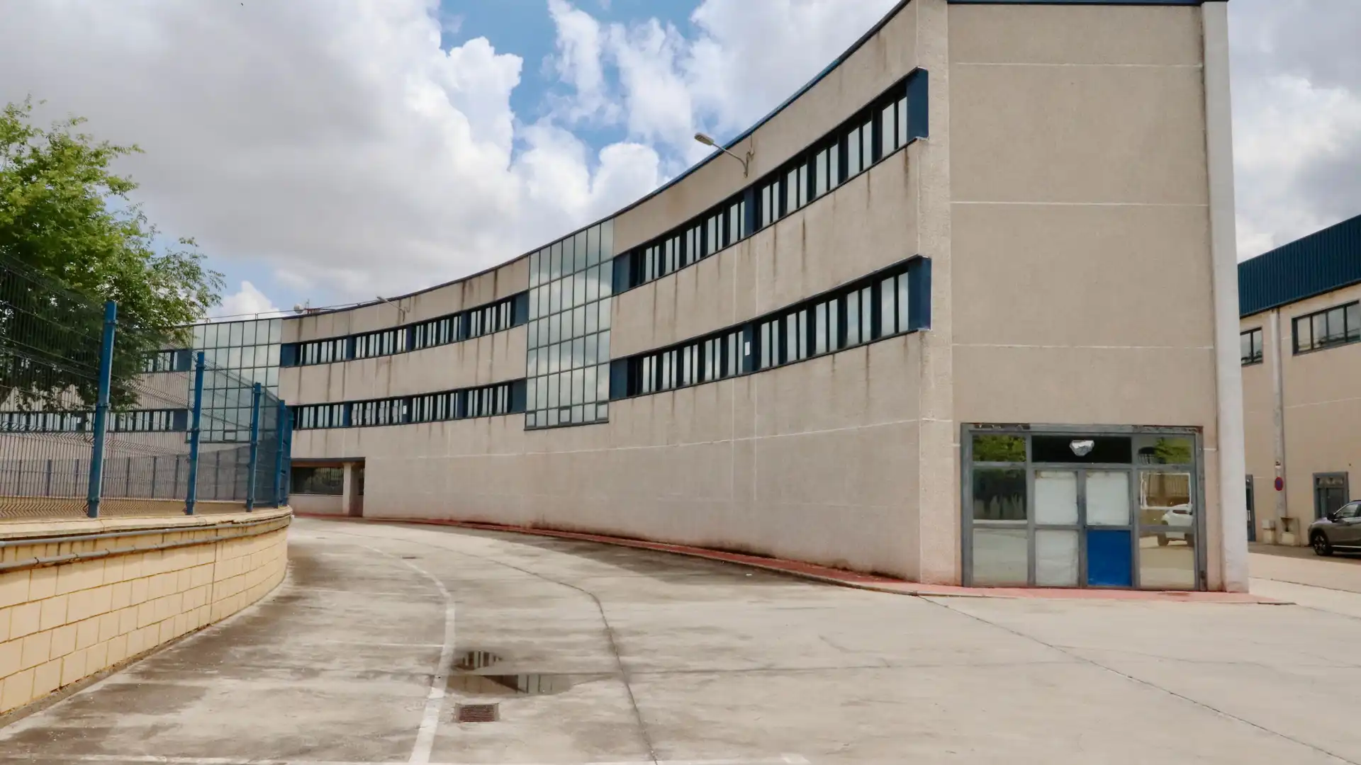 Vista exterior de Nave industrial en venta en Pinto