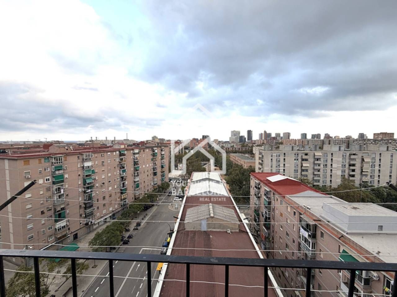 Exterior view of Flat for sale in Sant Adrià de Besòs  with Parquet flooring and Balcony