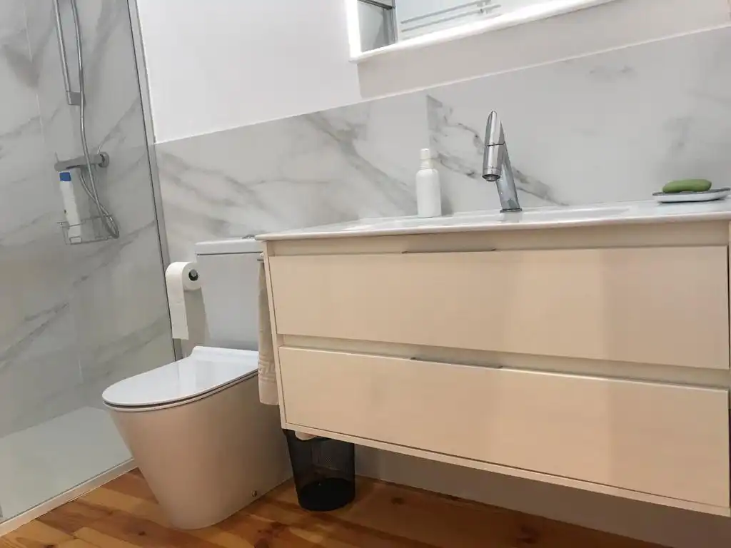 Baño de Apartamento de alquiler en  Pamplona / Iruña con Calefacción, Amueblado y Horno