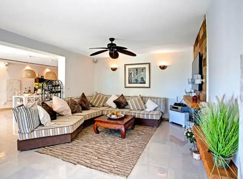 Sala d'estar de Casa o xalet de lloguer en Marbella amb Aire condicionat, Jardí privat i Terrassa