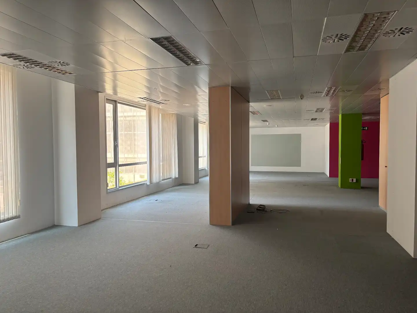 Büro zum Verkauf in Barcelona mit Klimaanlage, Heizung und Internet