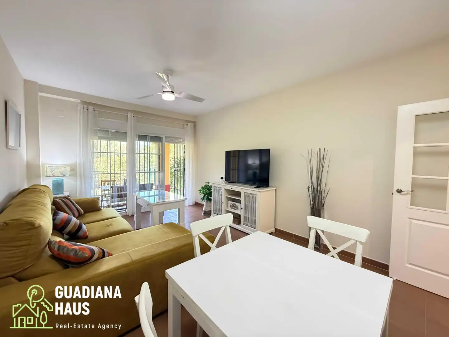 Wohnzimmer von Wohnungen zum Verkauf in Ayamonte mit Privatgarten, Terrasse und Gemeinschaftspool