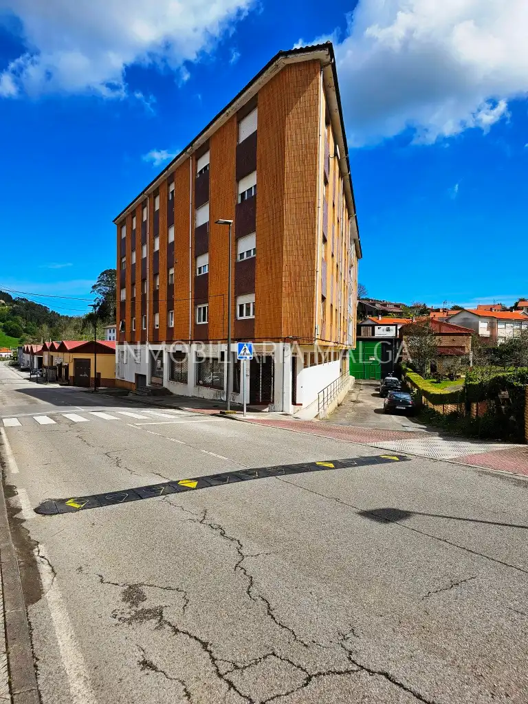 Vista exterior de Piso en venta en Colunga con Parquet y Amueblado