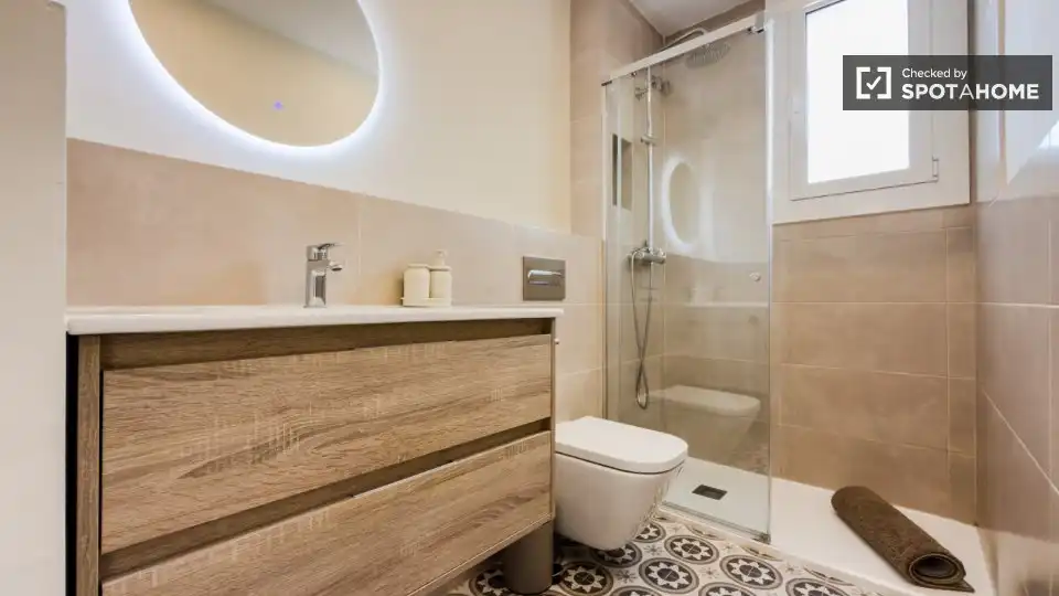 Bany de Apartament per a compartir en Barcelona amb Aire condicionat, Calefacció i Terrassa