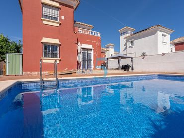 Casa amb piscina en venda a Algorfa