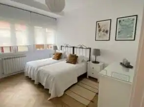 Habitación de Piso de alquiler en Gijón  con Calefacción, Parquet y Amueblado